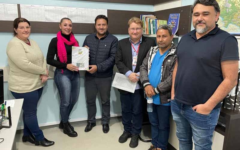 ENTREGA DOS PRIMEIROS DOCUMENTOS DA REGULARIZAÇÃO FUNDIÁRIA - REURB